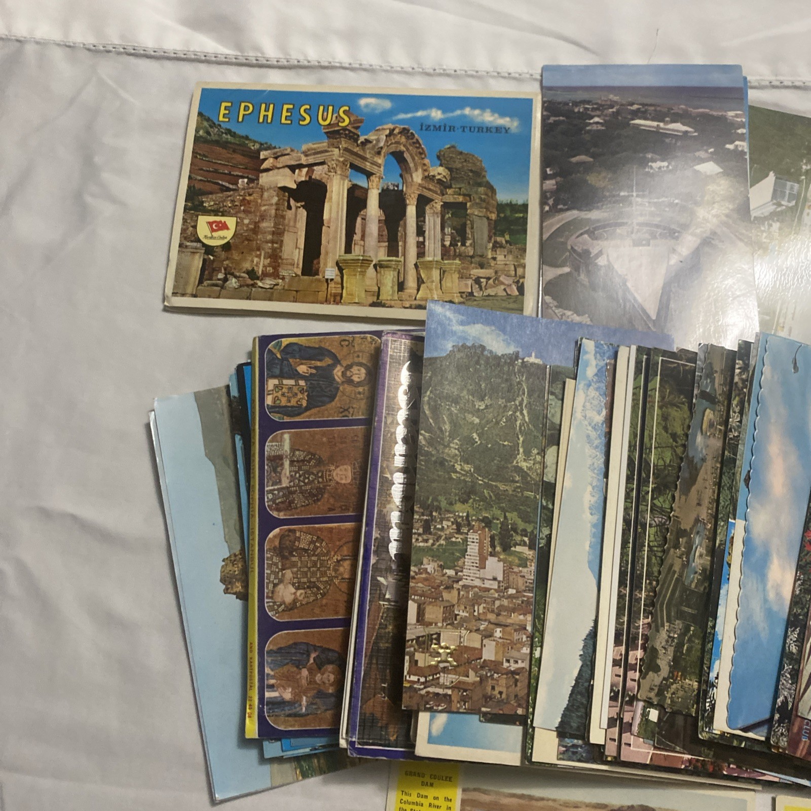 LOT OF 100 Old VINTAGE POSTCARDS Various Locations, some new and some used