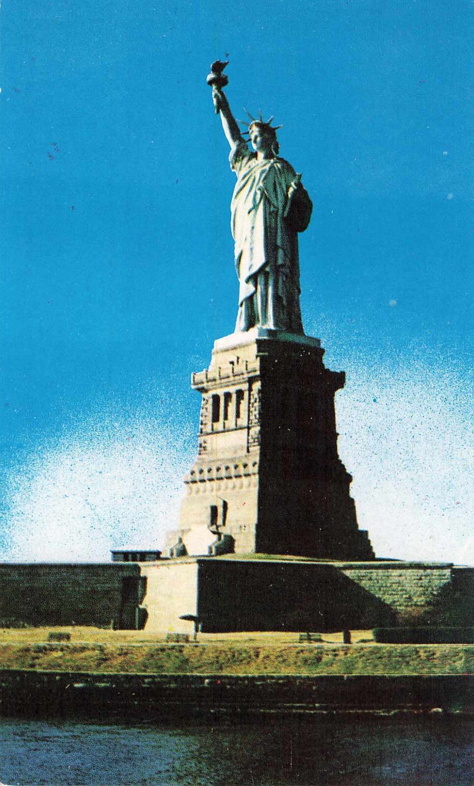 Postcard Statue of Liberty New York Harbor Chrome Unposted Divided Back K1