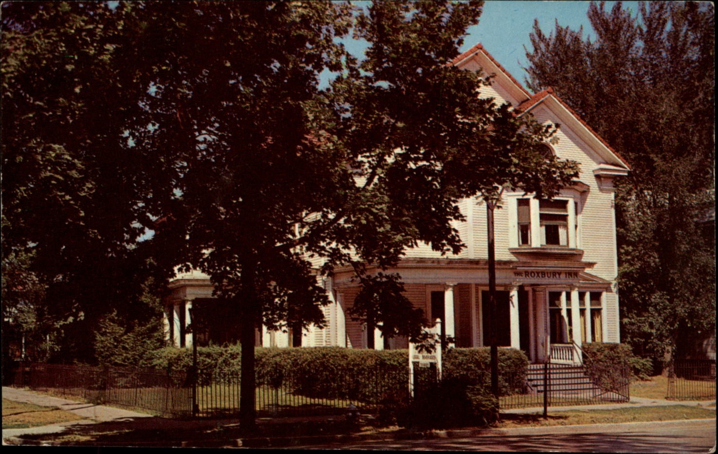 The Roxbury Inn Brockport NY Hotel Building Street View vintage postcard x354