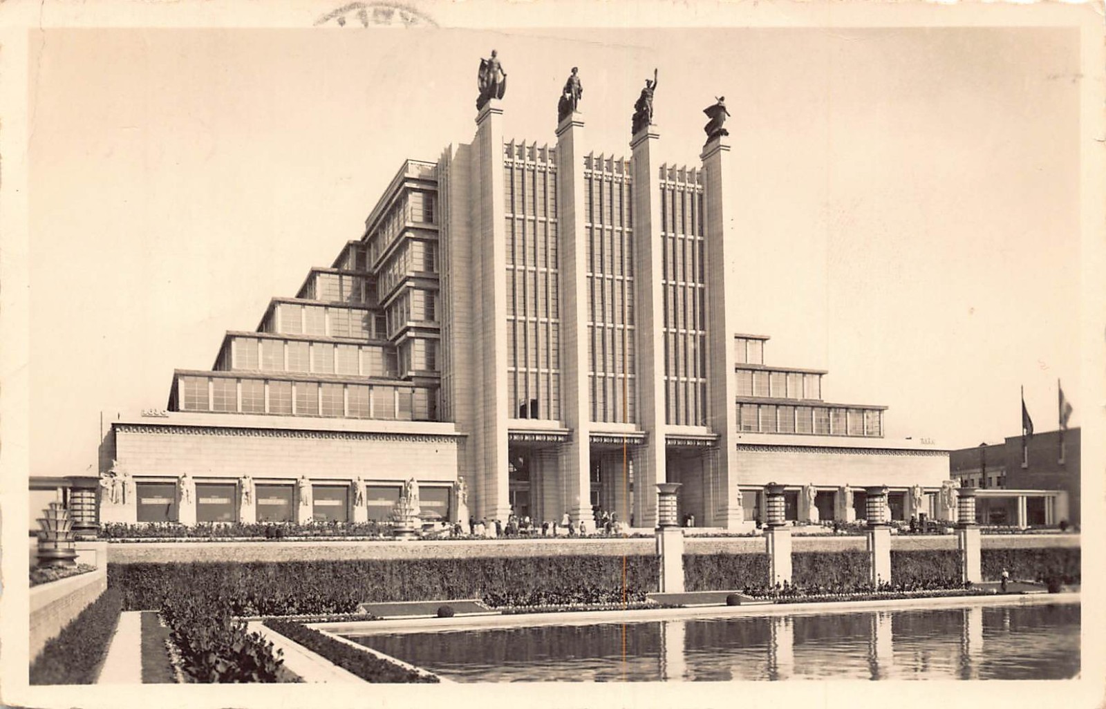 C209 Belgium Bruxelles Palais du Centenaire vintage postcard