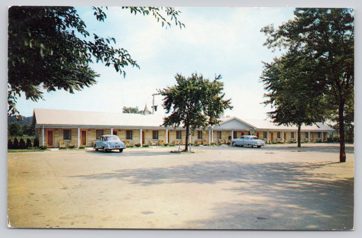 Vintage HOW-BERT MOTEL Peru Indiana Postcard US 31 24 Millard Brown Chrome Cars