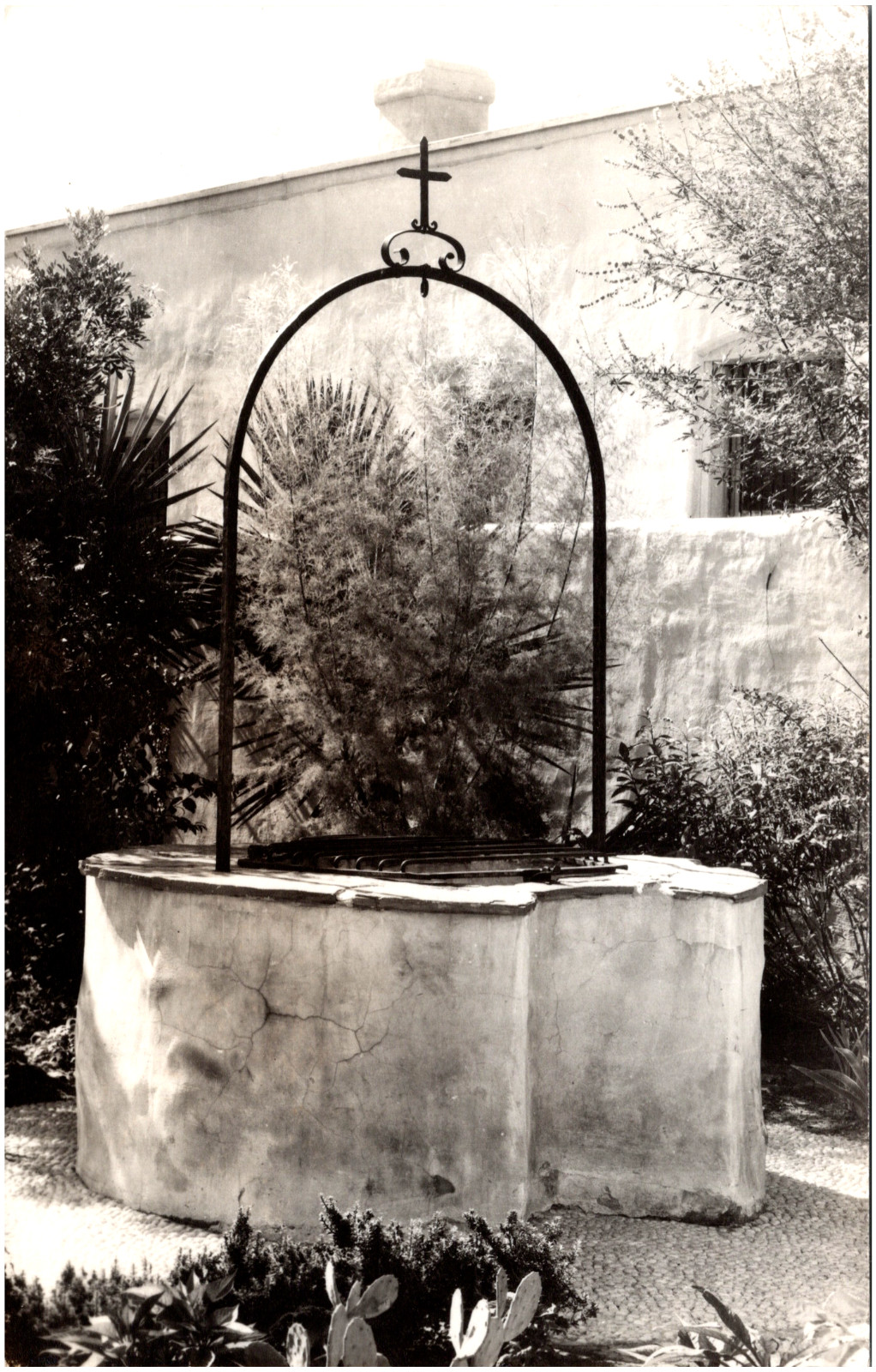 Wishing Well at Spanish Governor’s Palace San Antonio Texas 1940s RPPC Postcard