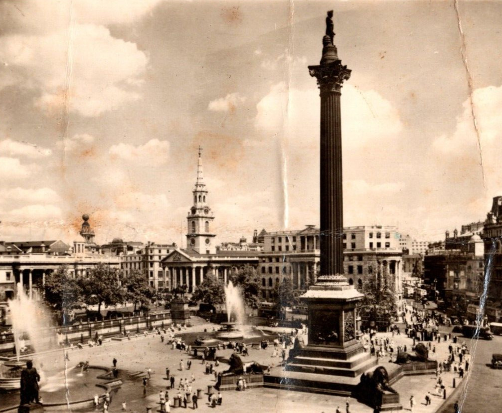 Vintage Postcard 1922 Trafalgar Square London England