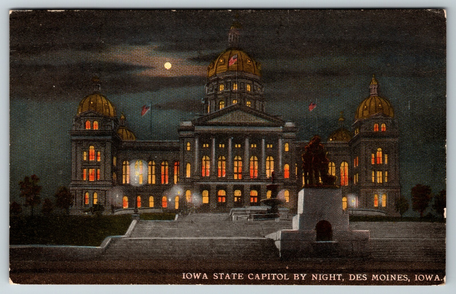 IOWA STATE CAPITOL BUILDING AT NIGHT- DES MOINES DIVIDED BACK POSTCARD P-1