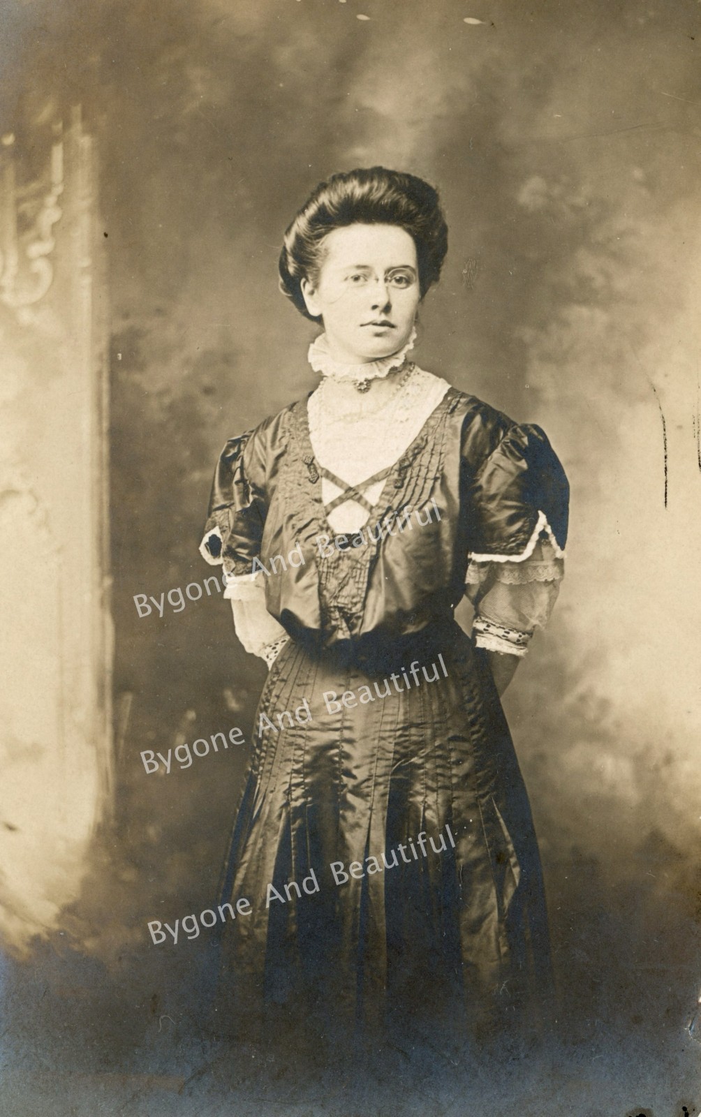 RPPC Beautiful Woman Gibson Girl Hair Great Lighting Unused 1904 – 1918