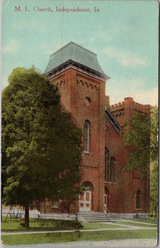 Independence, Iowa Postcard M.E. CHURCH Building / Street View c1910s / Cancel