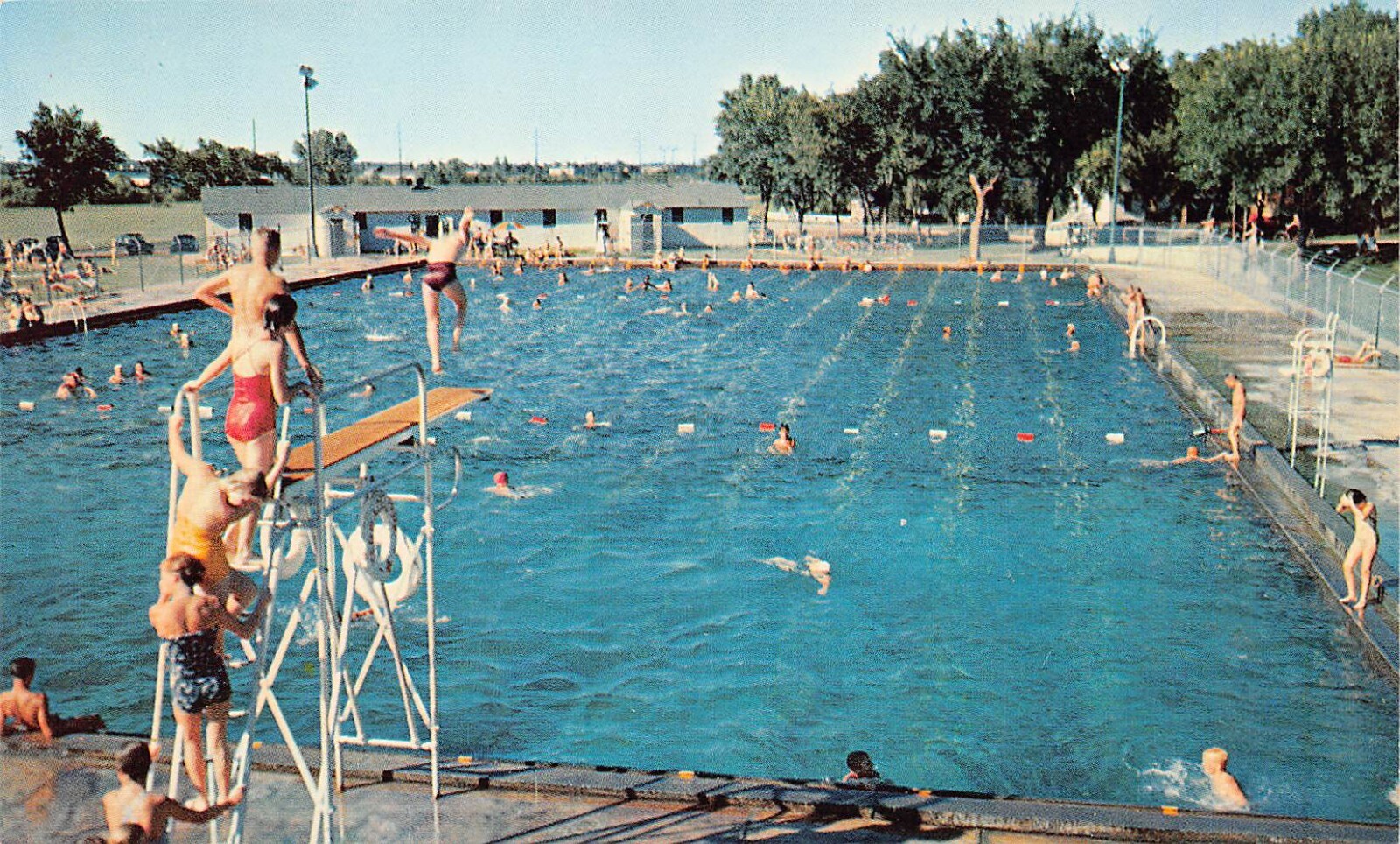 Terrace Park Sioux Falls SD Public Pool Aquatic Center Vtg Postcard C23