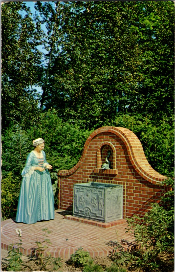 Elizabethtown NY postcard THE COLONIAL GARDEN ESSEX COUNTY j/13 BE4557