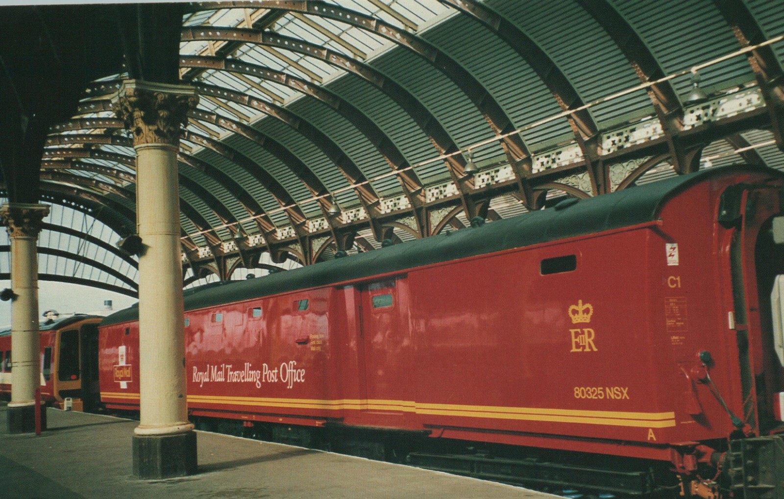 Royal Mail Traveling Post Office At York Station England 4×6 Postcard