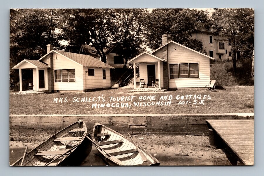 RPPC Minocqua,WI Mrs. Schlects Cottages 1940s Boats EKC Oneida County Wisconsin