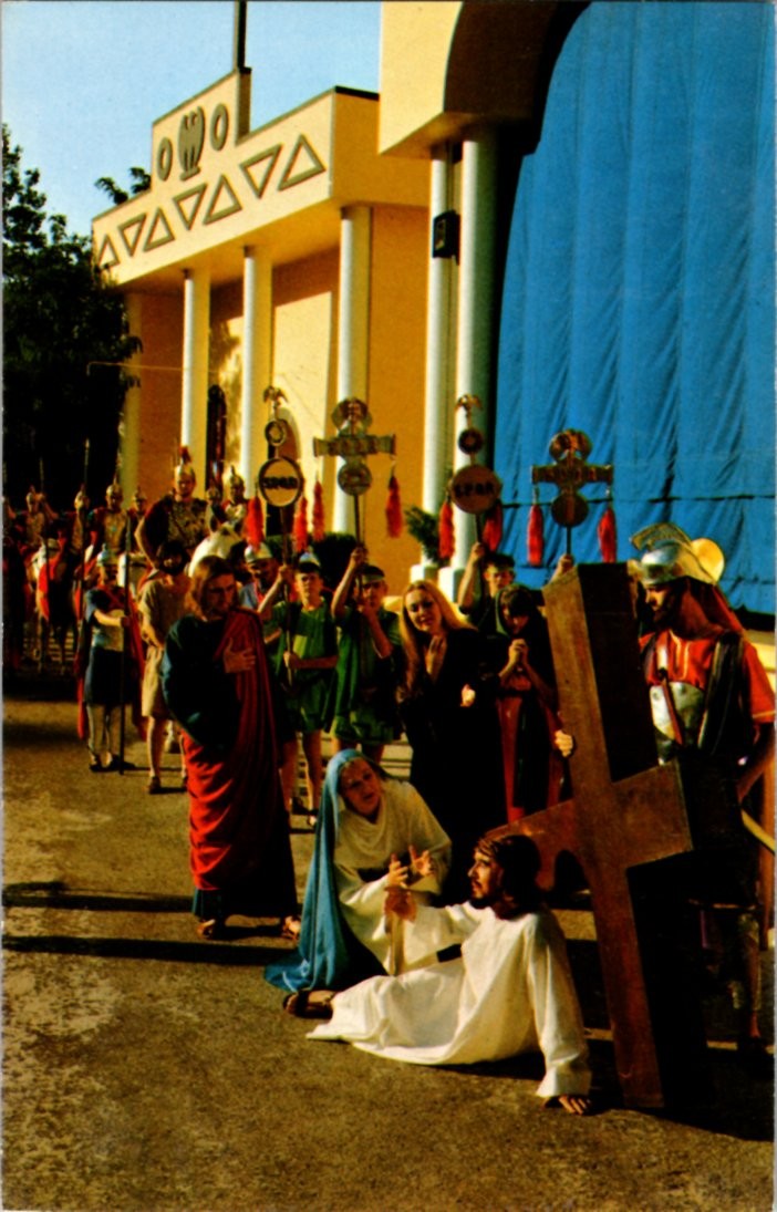 Spearfish SD postcard JESUS MEETS HIS MOTHER BLACK HILLS PASSION j/05 BE4300