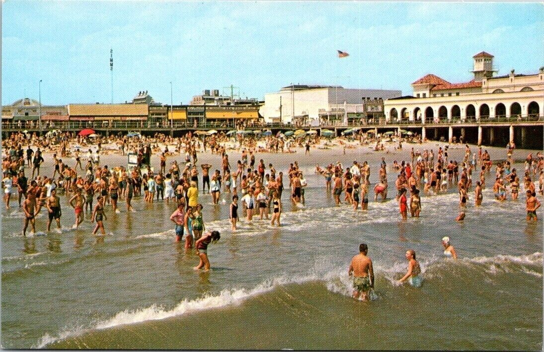 Ocean City NJ Beach Boardwalk Swimmers Sunbathers New Jersey postcard HQ10