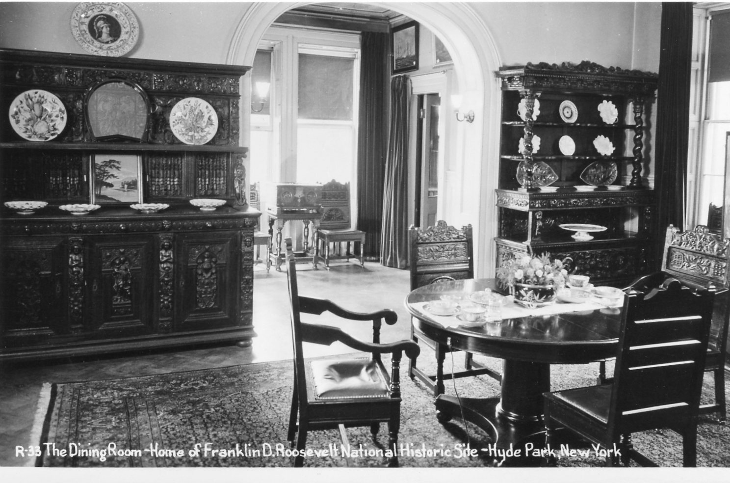 1940’s-1960’s Postcard The Dining Room, Hyde Park, New Yrk