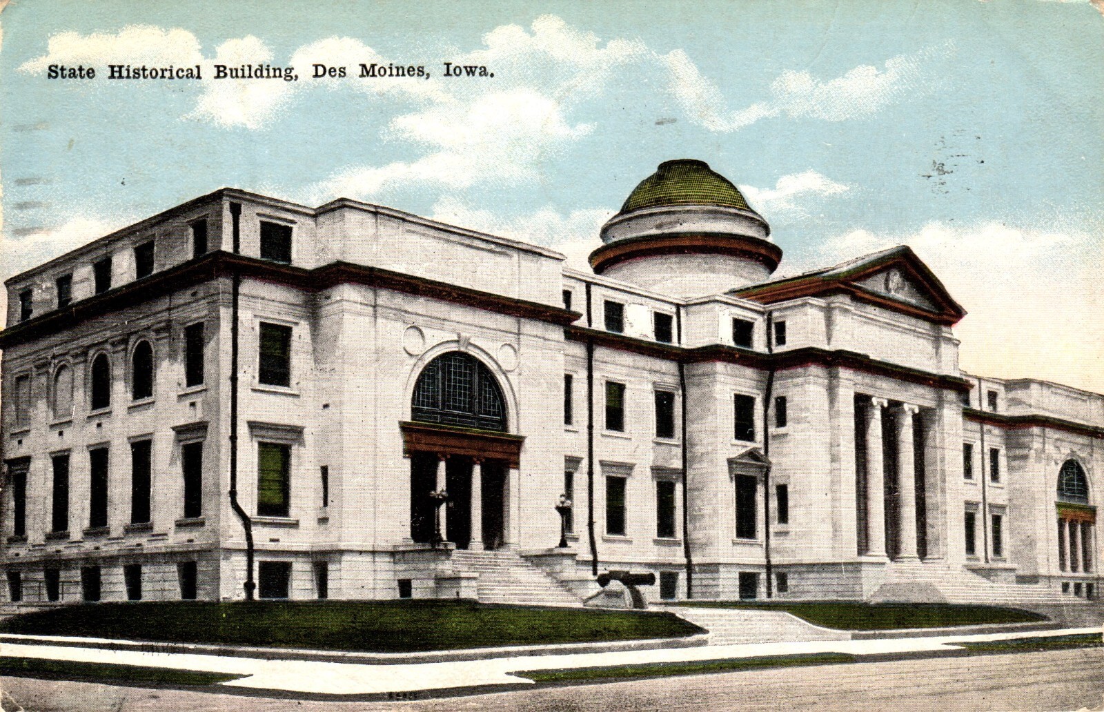 Postcard State historical building, Des Moines, Iowa