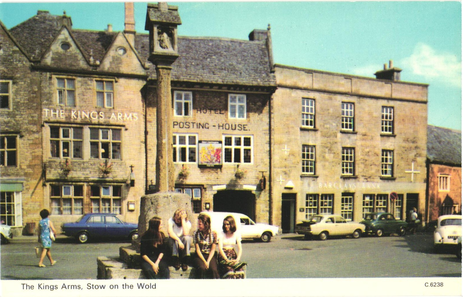 Stow on the Wold England The Kings Arms Hotel Chrome Postcard Vintage Cars