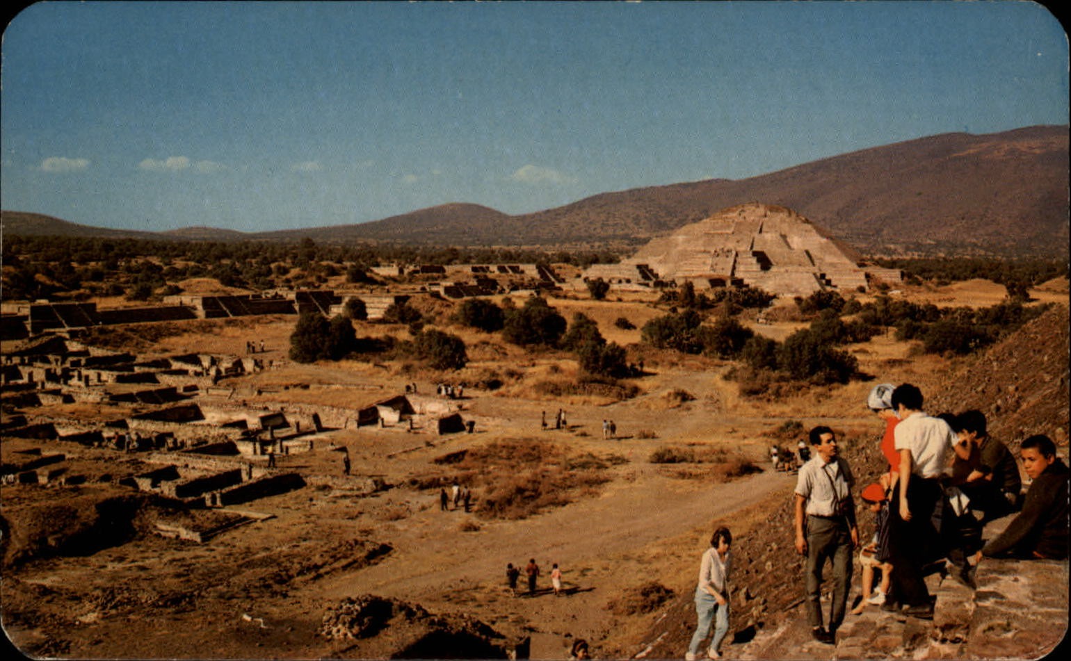 Pyramid to the Moon ~ San Juan Teotihuacan Mexico ~ unused aerial 1950s postcard