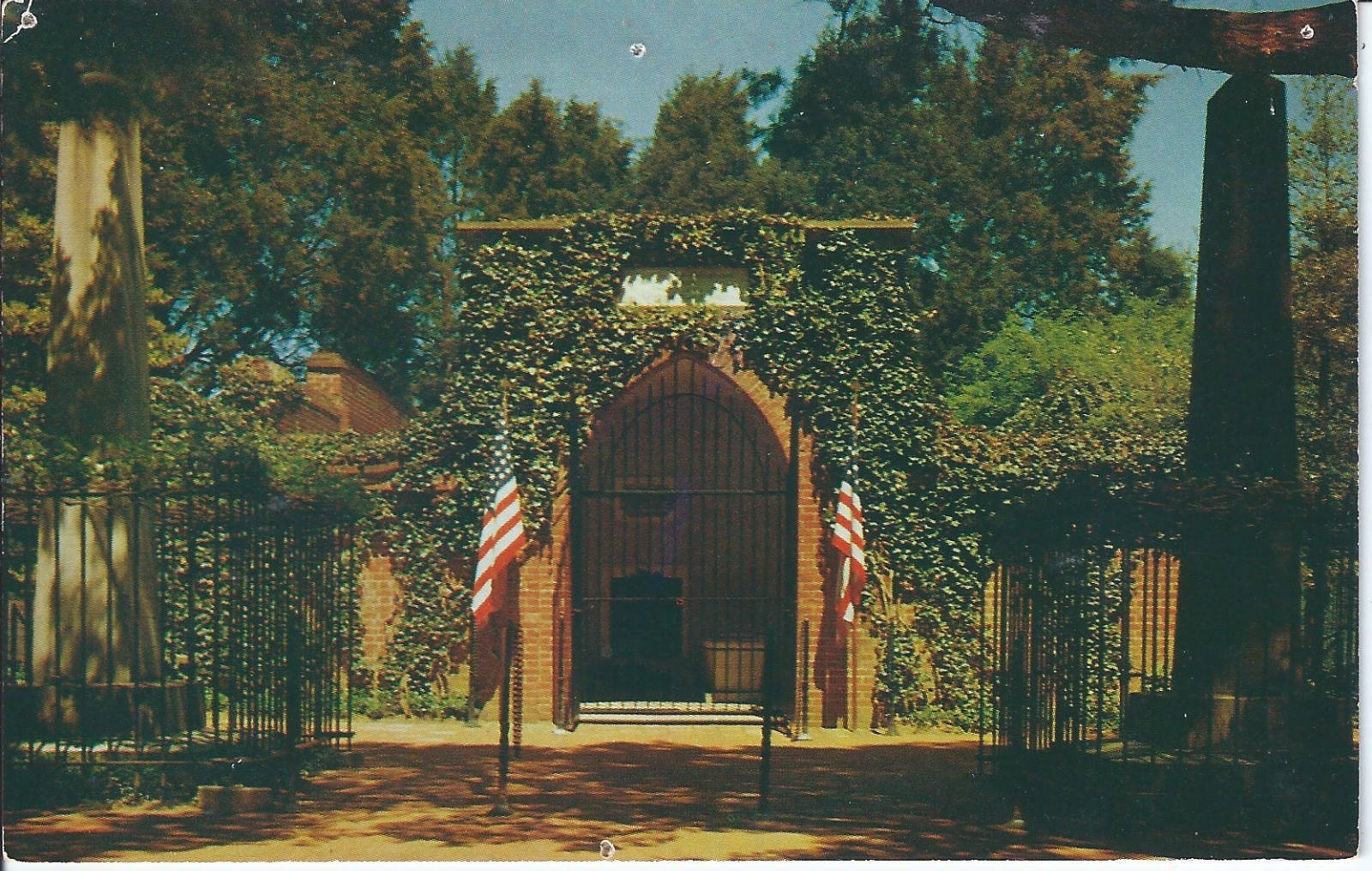 Old Vintage The Washington Tomb at Mount Vernon, Virginia Postcard