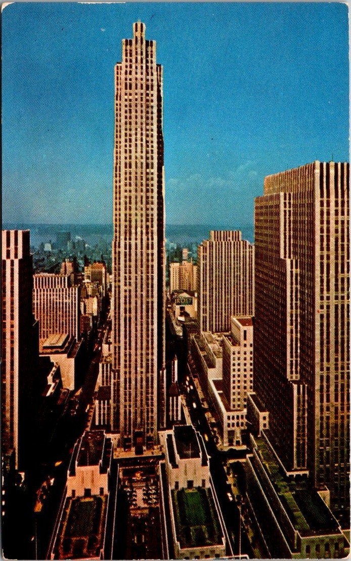Vintage Rockefeller Center NYC Skyscraper Colourpicture Postcard 1950s Chrome