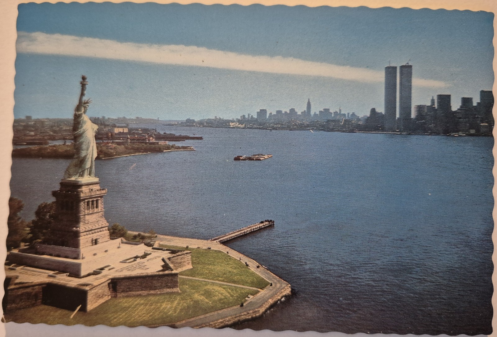 Vintage 4×6″ Postcard World Trade Center Statue Of Liberty New York NY01