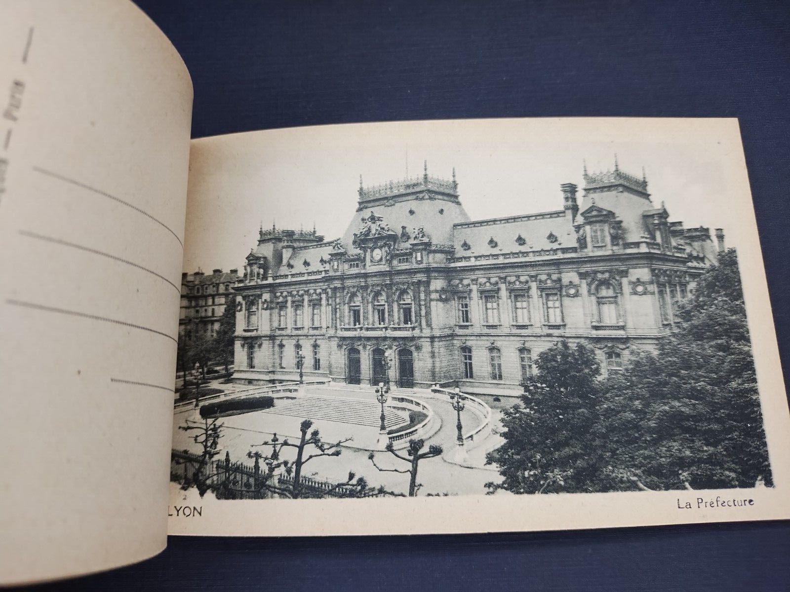 Lyon. France 10 Vintage Detachable Postcards de Lyon Serie 2, unposted unmarked