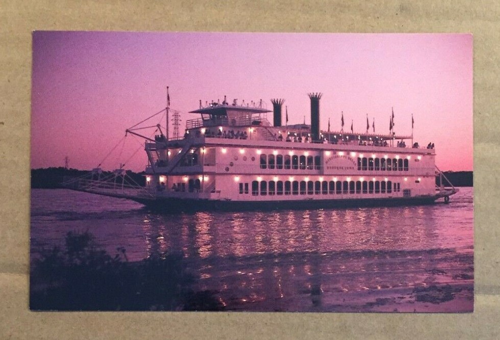 UNUSED POSTCARD – QUAD CITIES, SUNSET DINNER ON THE MISSISSIPPI, BETTENDORF IOWA
