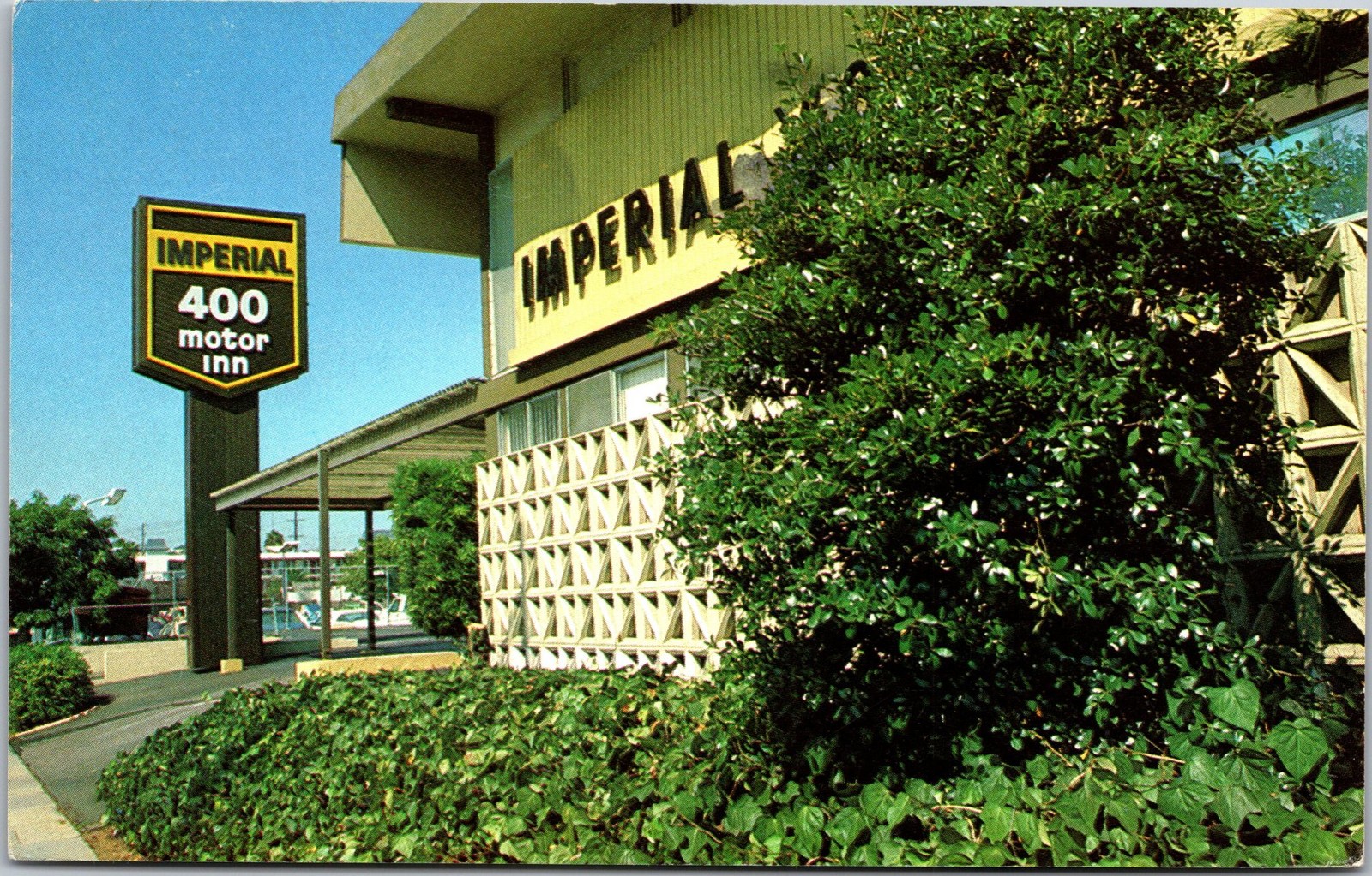 Imperial 400 Motor Inn Postcard Walla Walla Washington Postmarked 1983 Used