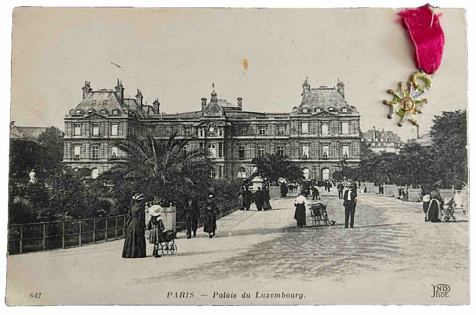 1910s PARIS, FRANCE, PALAIS DU LUXENBOURG METAL MEDAL RIBBON POSTCARD