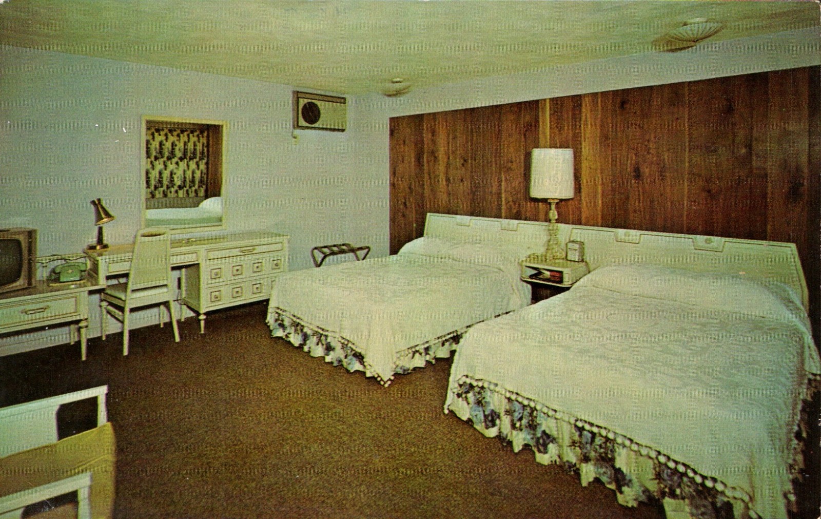Elkhart IN Indiana Sleepy Hollow Motor Hotel Vintage Postcard Unposted Interior